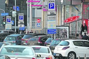 В Киеве запретили парковку и стоянку авто на 68 улицах: полный список