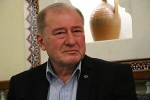 "Организовали как сверхсекретную операцию": Умеров не понимает, почему его выслали из Крыма