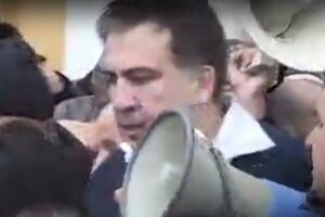 Идем в парламент требовать импичмент: Саакашвили со сторонниками двинулся к Раде