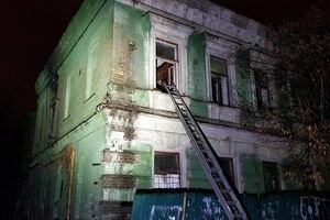 В Киеве на Подоле загорелся дом-памятник архитектуры