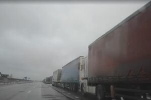 На украинско-польской границе образовалась 20-километровая пробка из грузовиков