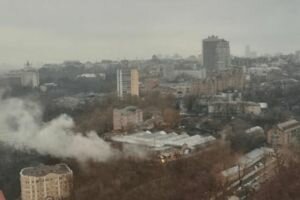 В центре Киева вспыхнули склады: опубликованы фото