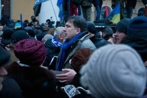 Зашел по дороге арендовать две комнаты: Саакашвили рассказал о штурме Октябрьского дворца