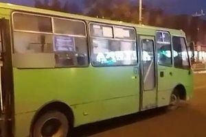 В Харькове пьяный мужчина угнал с остановки маршрутку и попал в аварию