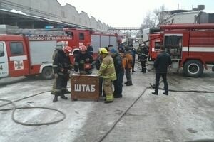 Во Львове пожарные тушили склады с замороженной рыбой