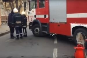 В Николеве полиция перекрыла улицу из-за утечки опасного вещества из фуры (видео)