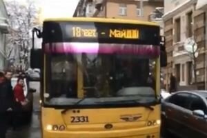 В Киеве неизвестные отомстили "герою парковки", перекрывшему движение целой улицы