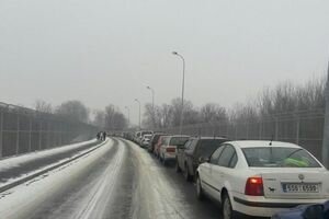 Госпогранслужба: автомобильных очередей на границе с Польшей и Словакией нет