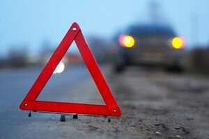 В Киеве водитель фуры врезался в два автомобиля на глазах у патрульных и попытался скрыться