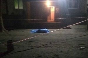 В Запорожье самоубийца выбросился с восьмого этажа и упал на ребенка