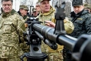 Порошенко назвал дату поставок летального оружия США в Украину