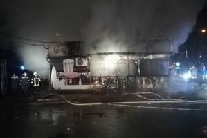 В Хмельницком ночью полностью сгорело печально известное кафе "Марыся" (фото)