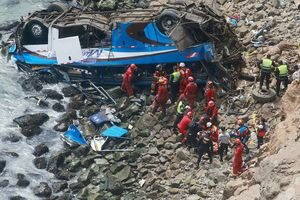 В Перу автобус с 50 пассажирами сорвался в пропасть (фото)