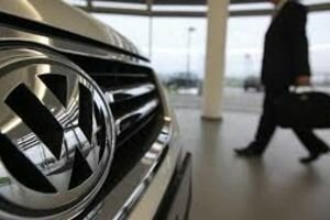 "Вызывают недоумение": Volkswagen и Adidas ответили на обвинения в торговле с Крымом