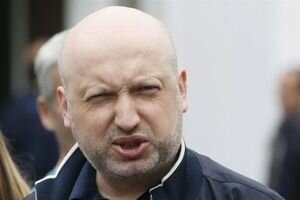 Секретарь СНБО Турчинов получил зарплату за декабрь меньше, чем его заместители