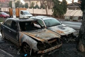 В Одессе неизвестные сожгли два автомобиля на еврономерах