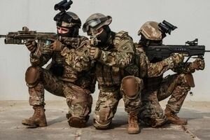 BellingCat: Из сайта "Азова" исчезли фото бойцов с американским оружием