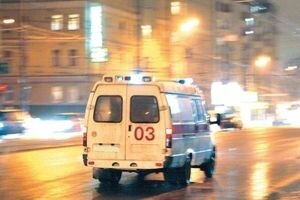 В Тернополе пьяный мужчина, которого медики нашли без сознания, набросился на медсестру в "скорой"