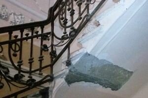 В Ивано-Франковске в аварийном доме обвалилась лестница (фото)