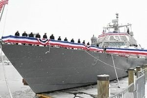 Новый боевой корабль ВМС США застрял во льдах возле Монреаля