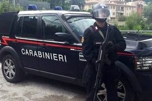 В Италии мужчина за один день убил жену, расстрелял с балкона прохожих и совершил самоубийство (видео)