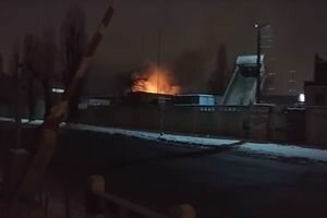 В Киеве возле "Выдубичей" вспыхнул масштабный пожар (видео)