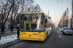 В троллейбусе в центре Киева умер пожилой мужчина: причина неизвестна (фото)