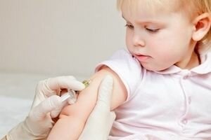 Венгрия передала Закарпатью 8 000 доз вакцины от кори