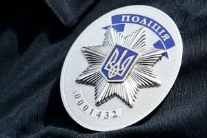 В Киеве двое злоумышленников в переходе избили и ограбили мужчину