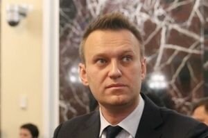 Дверь вскрыли болгаркой: в московский офис Навального полиция пришла искать бомбу