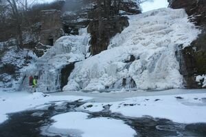 В Украине замерз самый большой равнинный водопад (фото)