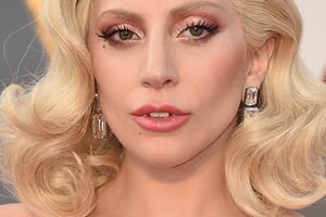 Леди Гага отменила десять концертов из-за проблем со здоровьем