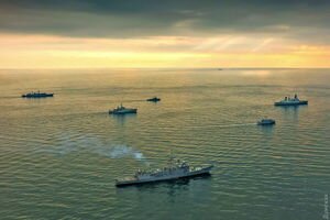 В Черном море корабли НАТО проводят маневры при участии вертолетов