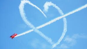 Британский самолет нарисовал в небе сердце в честь Дня святого Валентина