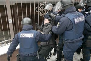 Дело Труханова: под судом слышна стрельба, ранение получил нацгвардеец (видео)