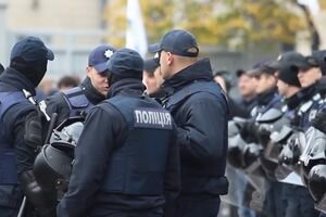 Массовые мероприятия в Киеве: за порядком будут следить около 3 тысяч полицейских