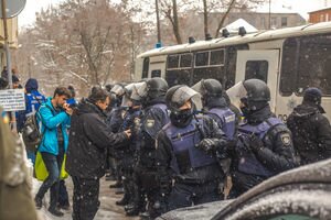 Охраняйте себя сами: Аваков заявил, что полиция и Нацгвардия не будут дежурить возле судов