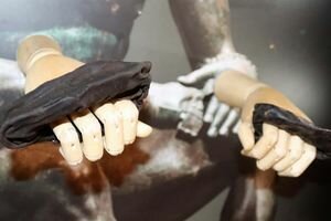 Уникальная находка: в Британии показали боксерские перчатки времен Римской империи