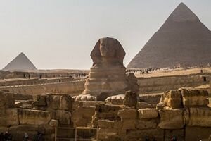 В древнем египетском храме археологи обнаружили фрагменты уникальных скульптур