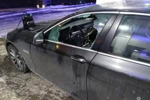 Разбили окно и прокололи шину: в Киеве из BMW украли сумку с 4 млн грн и ноутбук