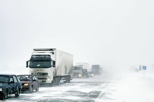 Непогода в Украине: грузовикам уже запретили въезд в Одессу 
