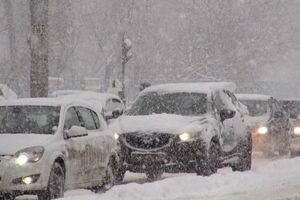 Снежный коллапс в Киеве: город остановился в 9-балльных пробках