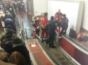 В Киеве на станции метро "Политехнический институт" умер пожилой мужчина
