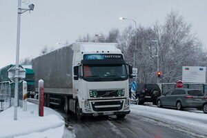 На украинско-российской границе возобновлено движение грузовиков