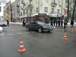 В центре Киева автомобиль из кортежа Порошенко сбил пенсионера. Все подробности