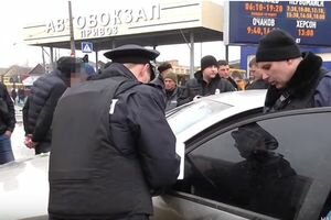 В Одессе возле "Привоза" нелегалы травмировали полицейских