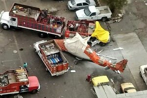 В Мексике вертолет упал на бензовоз, есть пострадавшие