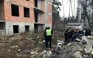 В Киеве 13-летняя девочка покончила с собой, прыгнув с недостроенной высотки