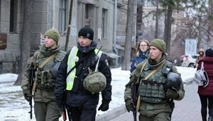 На патрулирование улиц Киева вышли вооруженные бойцы Нацгвардии и полиции