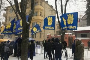 Выборы президента в РФ: В Одессе полиция перекрыла проезд к зданию генконсульства